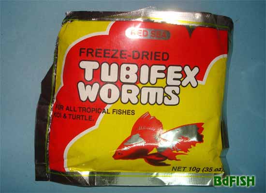 Commercial package of freeze-dried tubifex worms